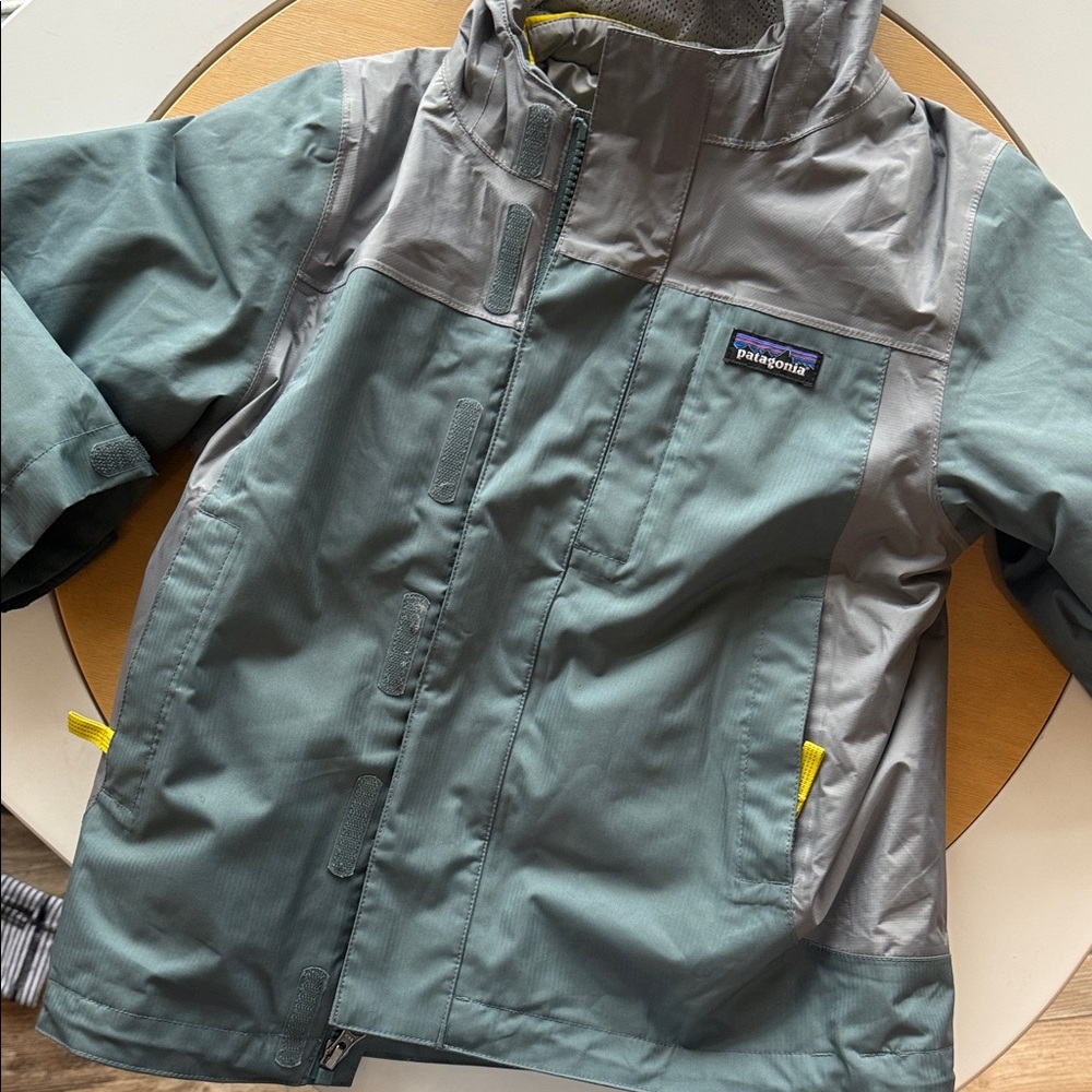 Patagonia Kids' Green and Gray Jacket w insert